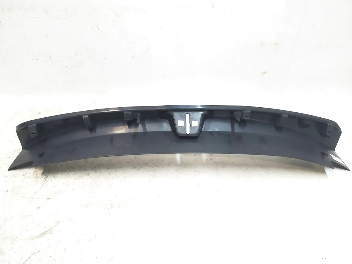 18 Отделка багажника пластик (под замок) с повреждением Tesla model 3 1086315-00-G