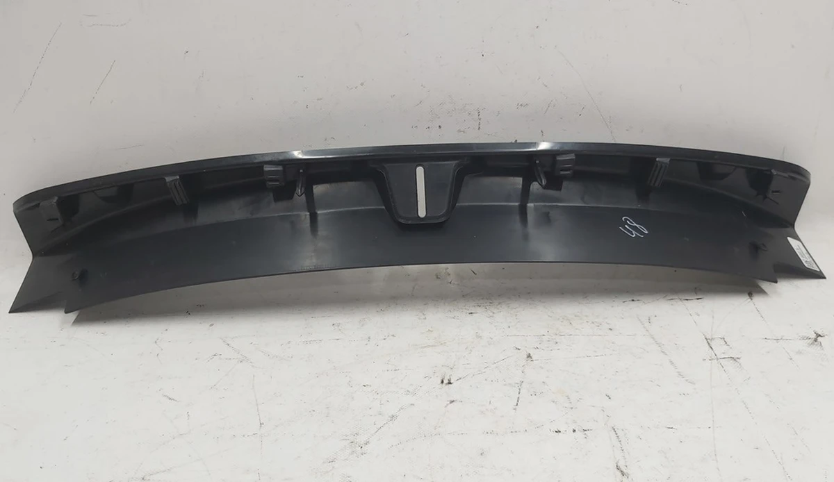 18 Trunk trim plastic (lockable) Tesla model 3 1086315-00-F