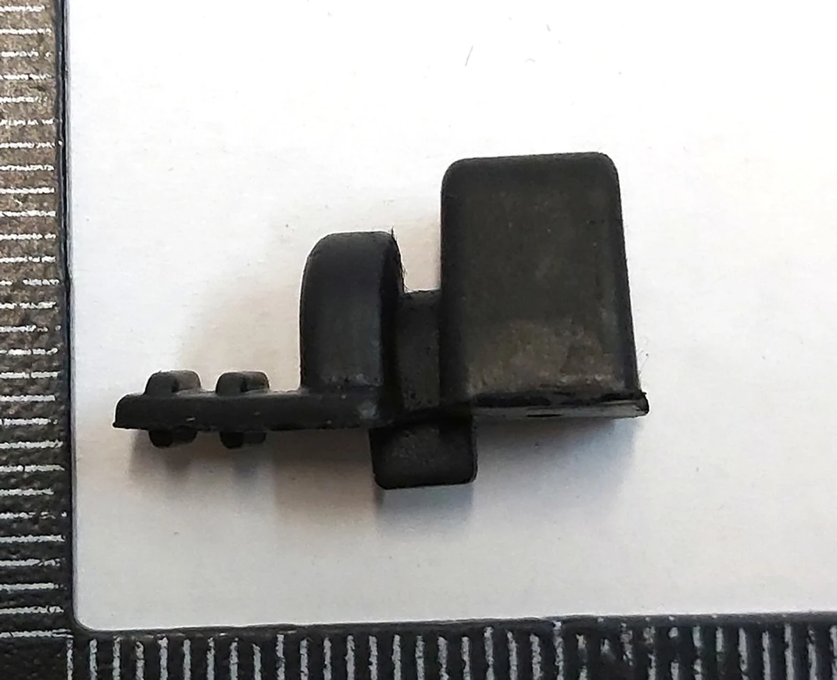 19 Демпфер упора подлокотника центральной консоли Tesla model 3, model Y 1087913-00-C