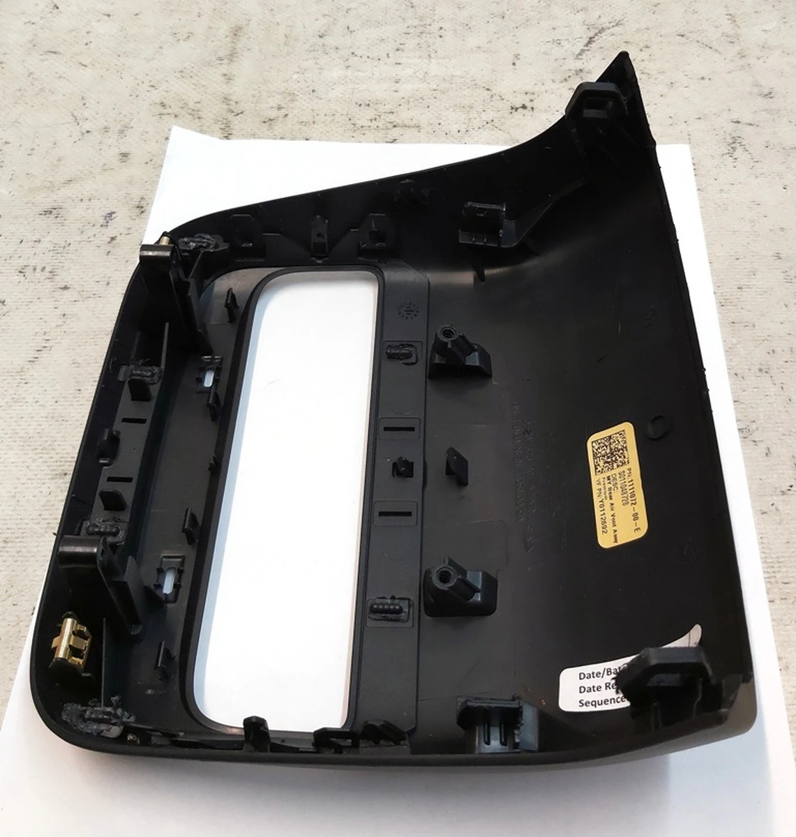 Декоративна накладка повітропроводу центральної консолі GRAPHITE Tesla model 3, model Y 1087929-02-C