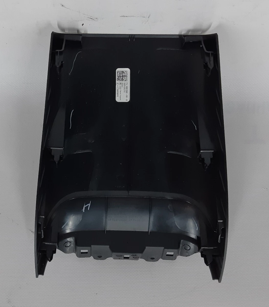 23 Декоративная накладка центральной консоли задняя верхняя Tesla model 3 1087930-00-B