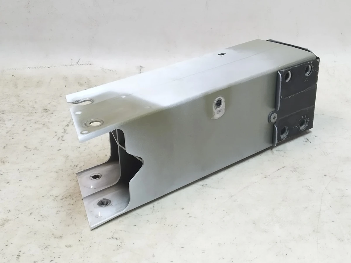 4 Лонжерон передня частина правий Tesla Model 3 1088149-00-F