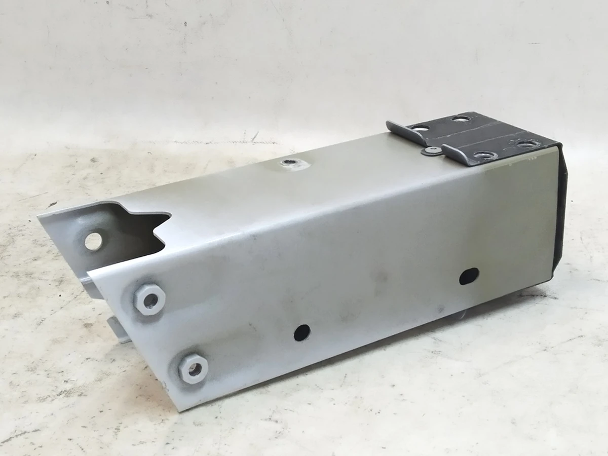 4 Лонжерон передня частина правий Tesla Model 3 1088149-00-F