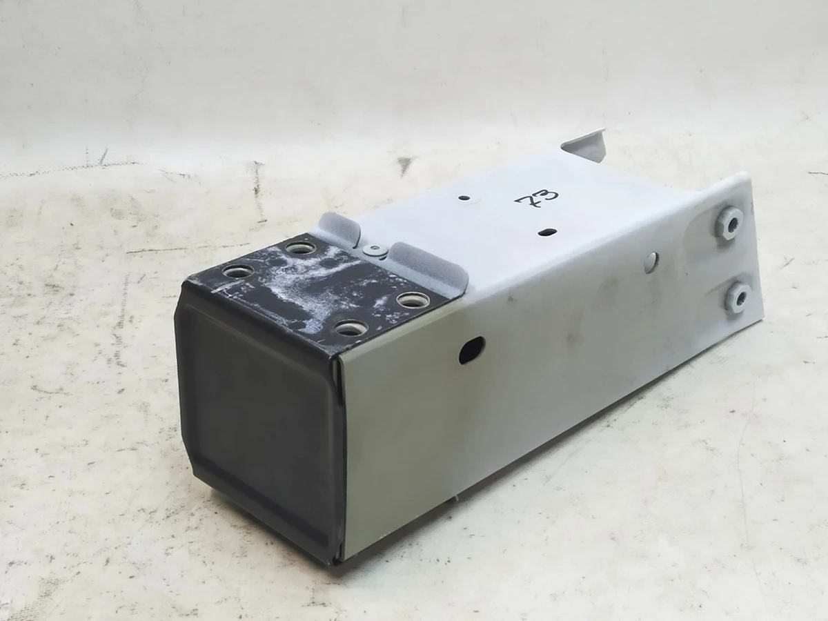 4 Лонжерон передня частина правий Tesla Model 3 1088149-00-F