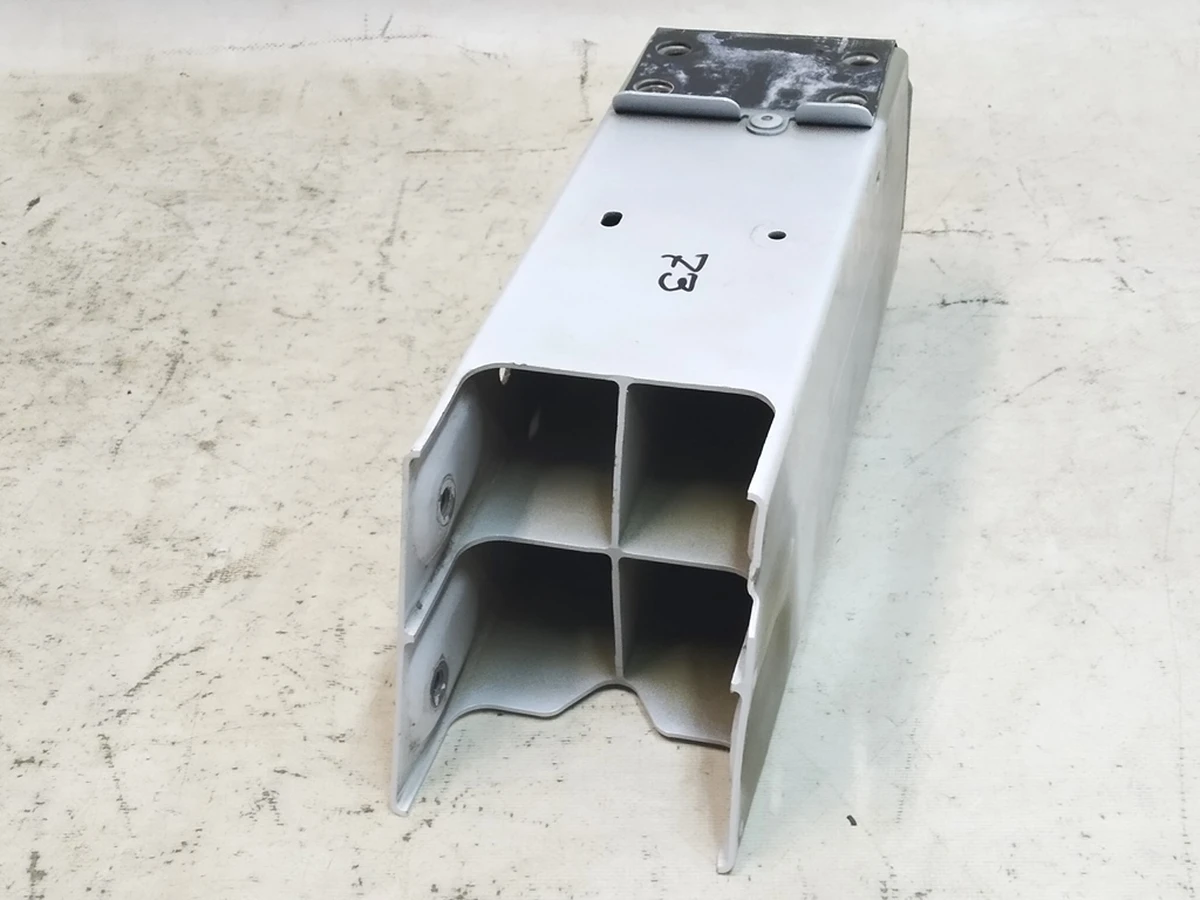 4 Лонжерон передня частина правий Tesla Model 3 1088149-00-F