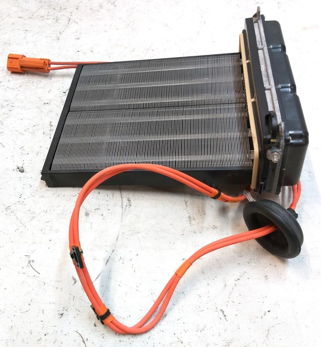 1 Элемент нагревательный климатической уставновки (печки) салона в сборе с электропроводкой Tesla model 3 1088218-00-I