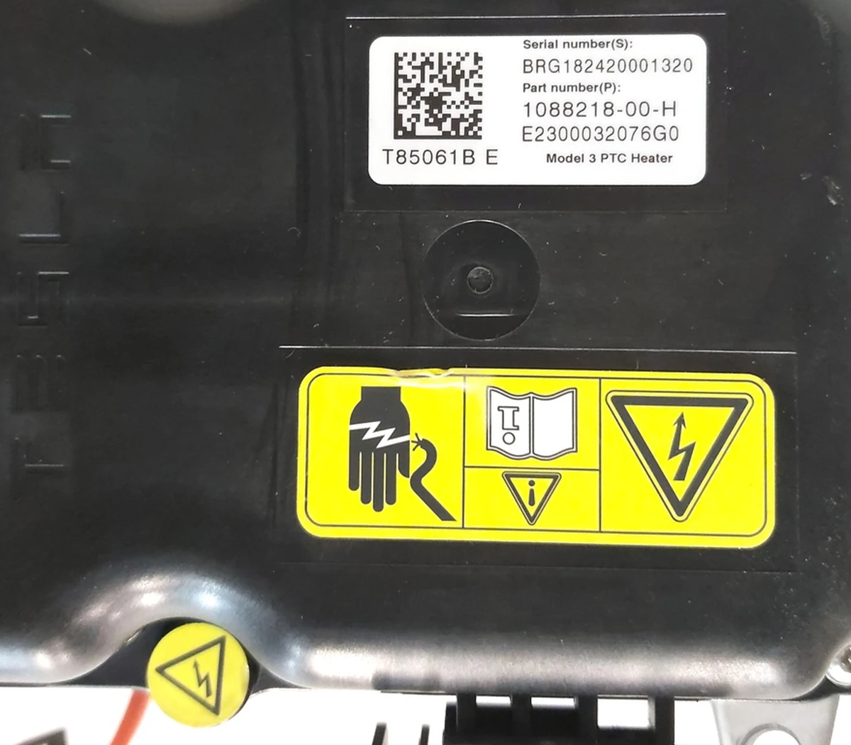 1 Елемент нагрівальний грубки салону в зборі з електропроводкою Tesla model 3 1088218-00-I