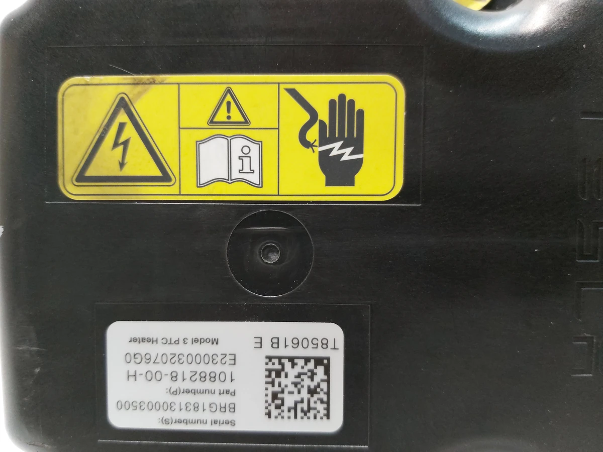 1 Елемент нагрівальний грубки салону в зборі з електропроводкою Tesla model 3 1088218-00-I