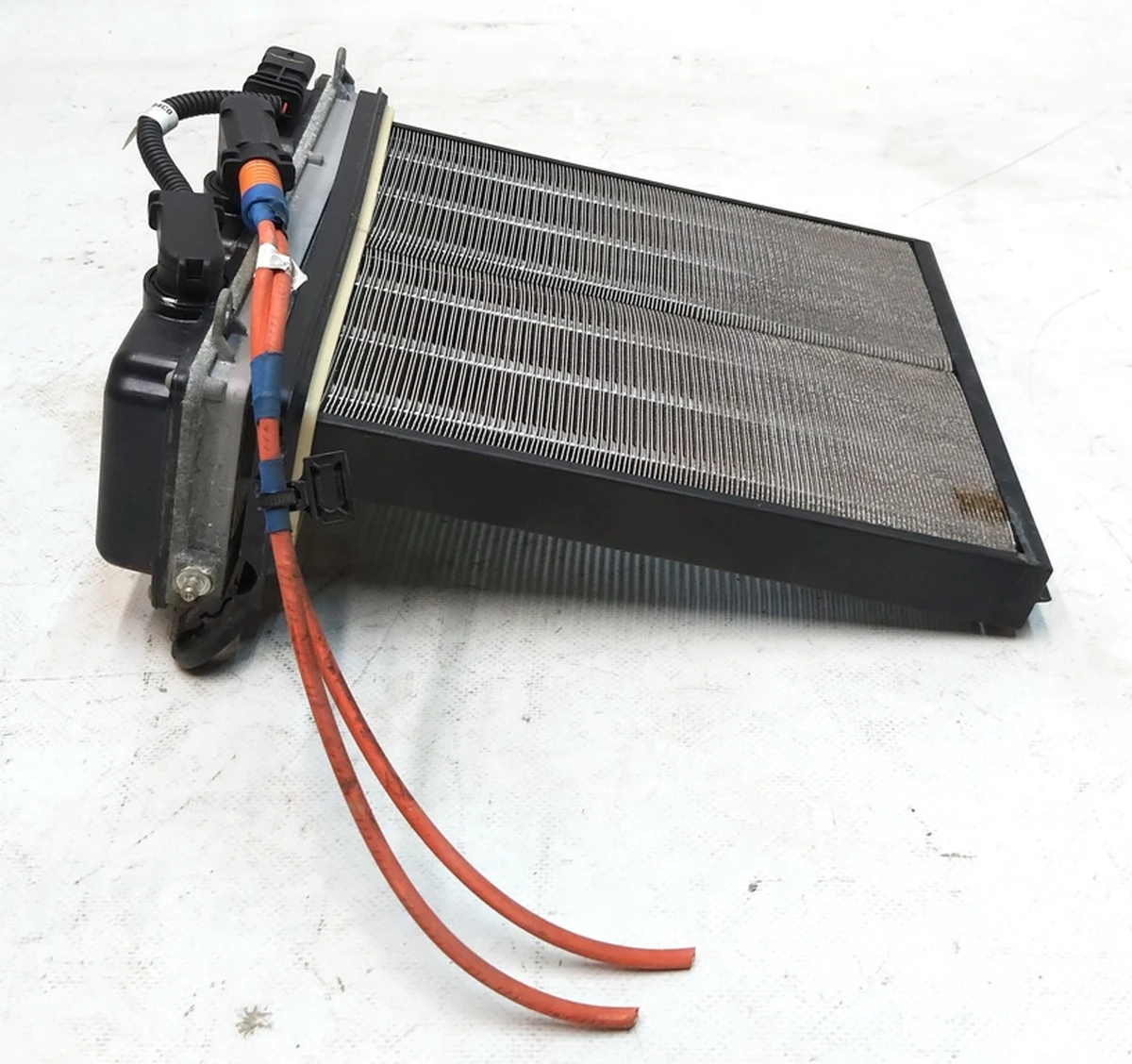 1 Heating element of the cabin climate control unit (stove) with damage to the electrical wiring Tesla model 3 1088218-00-I