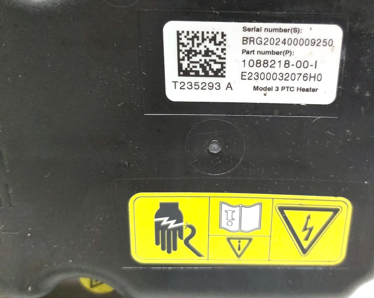 1 Heating element of the cabin climate control unit (stove) with damage to the electrical wiring Tesla model 3 1088218-00-I