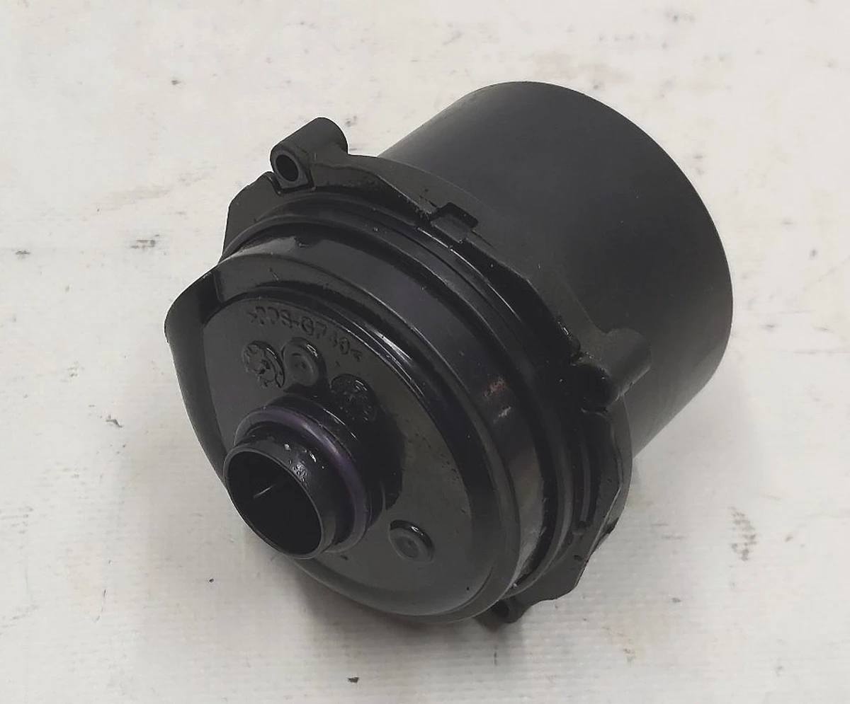 Мотор охлаждающей жидкости расширительного бачка Tesla model 3 1088245-00-J