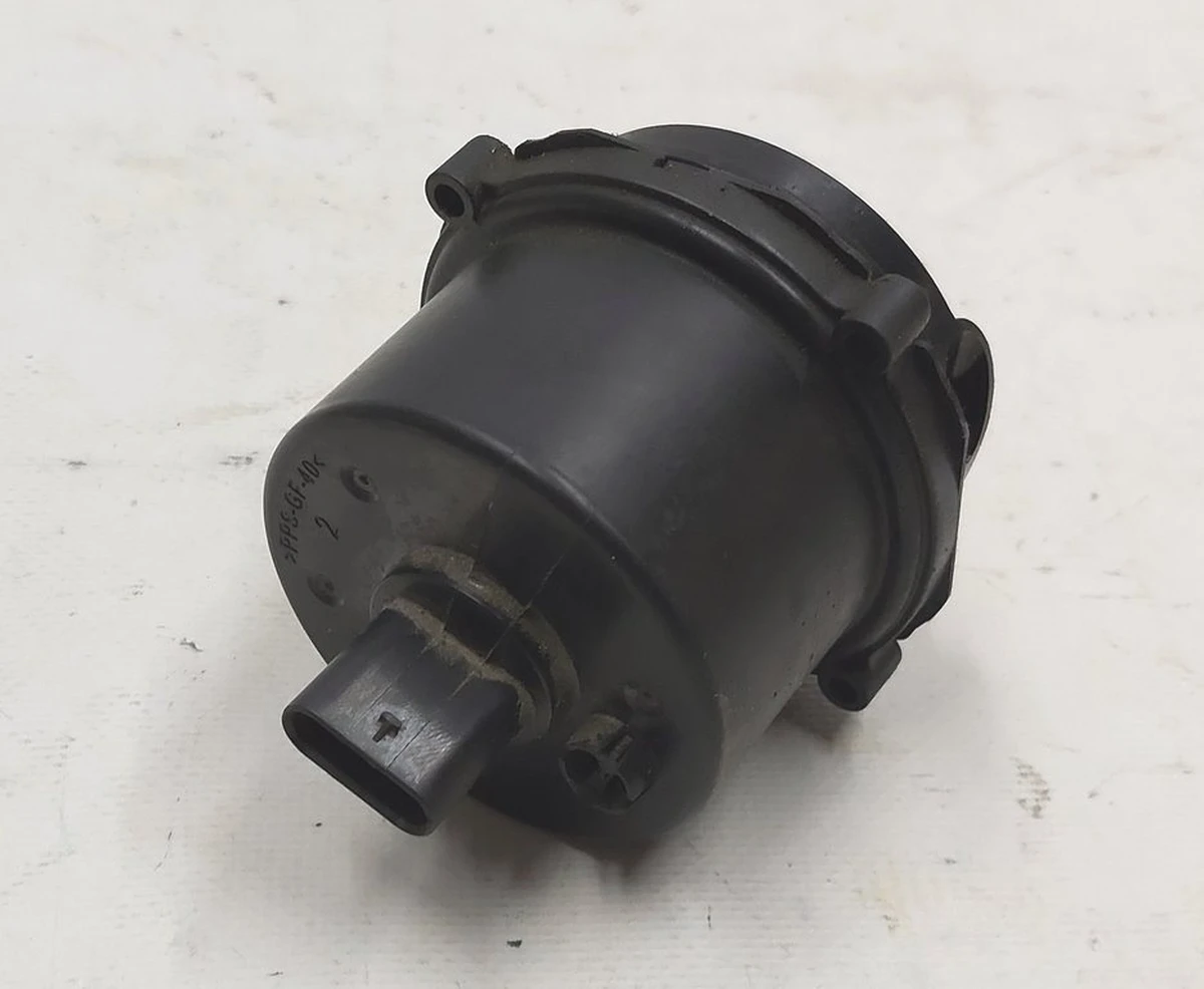 Мотор охлаждающей жидкости расширительного бачка Tesla model 3 1088245-00-J