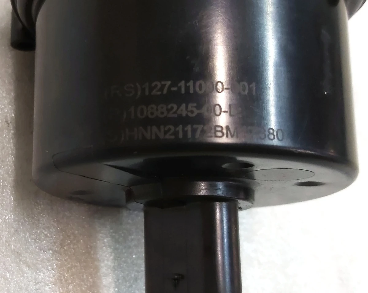 2 Мотор охолоджуючої рідини розширювального бачка Tesla model 3, Y 1088245-00-J