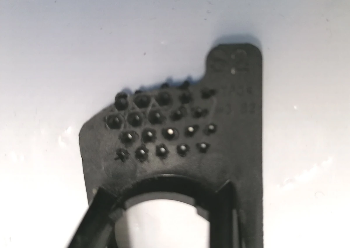 4 S2 PA RETAINER, FRT FASCIA,AP2.5 Tesla Model 3 1088437-00-A