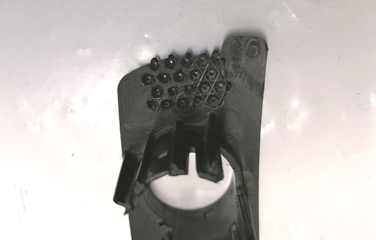 3 Кронштейн крепления парктроника S6 (12 датчиков система PARK ASSIST) АП2.5 Tesla Model 3 1088441-00-A