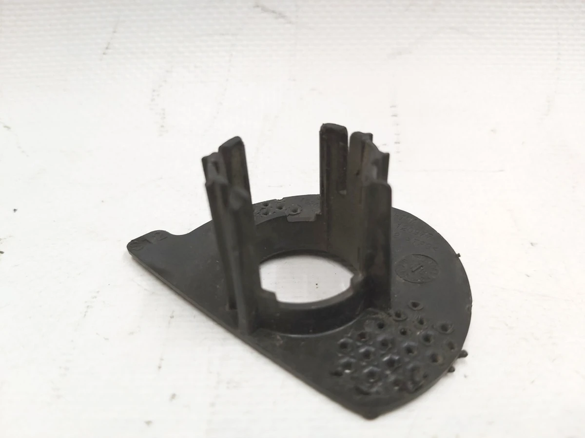 Кронштейн парктроника S12 Tesla model 3 1088447-00-A