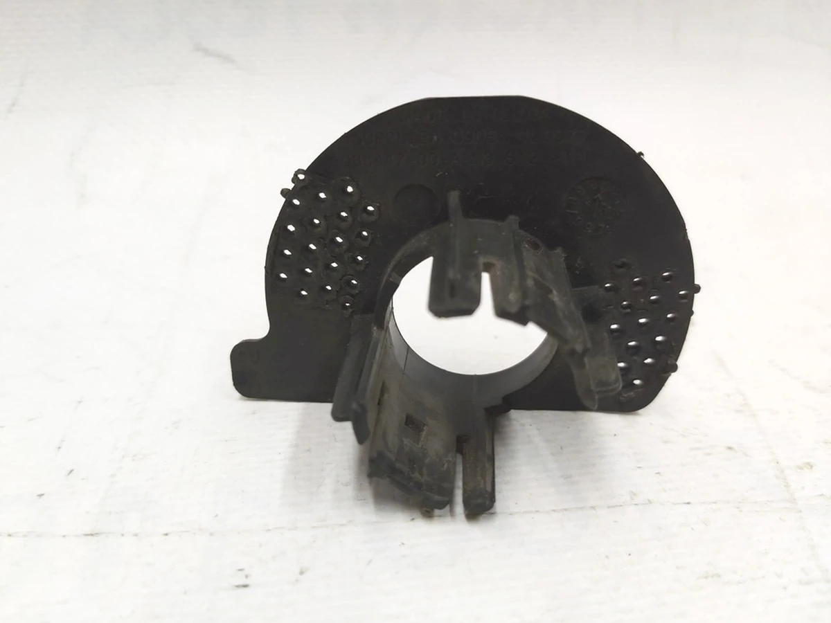 Кронштейн парктроника S12 Tesla model 3 1088447-00-A