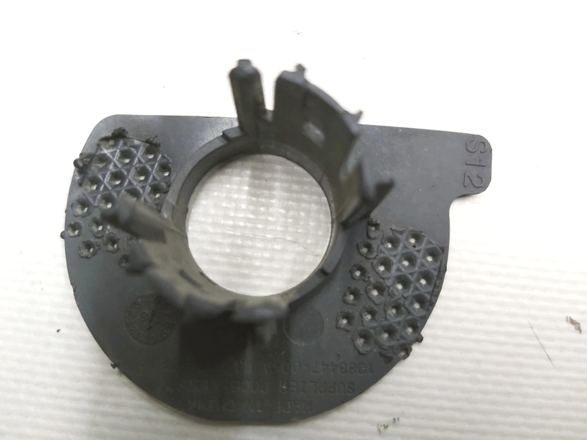 Кронштейн парктроника S12 Tesla model 3 1088447-00-A