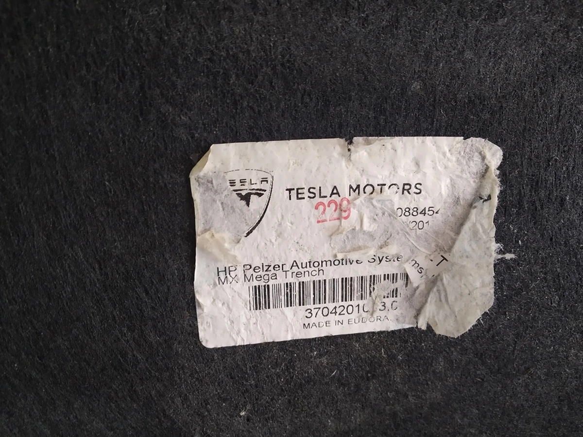 9 Ковровое покрытие 3-го ряда сидений Tesla model X 1088454-00-C