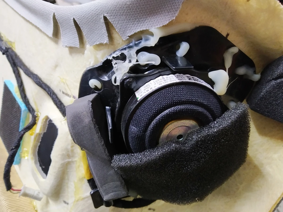 9 M3 SPEAKER HI DEF AUDIO Tesla model 3 1088459-00-B