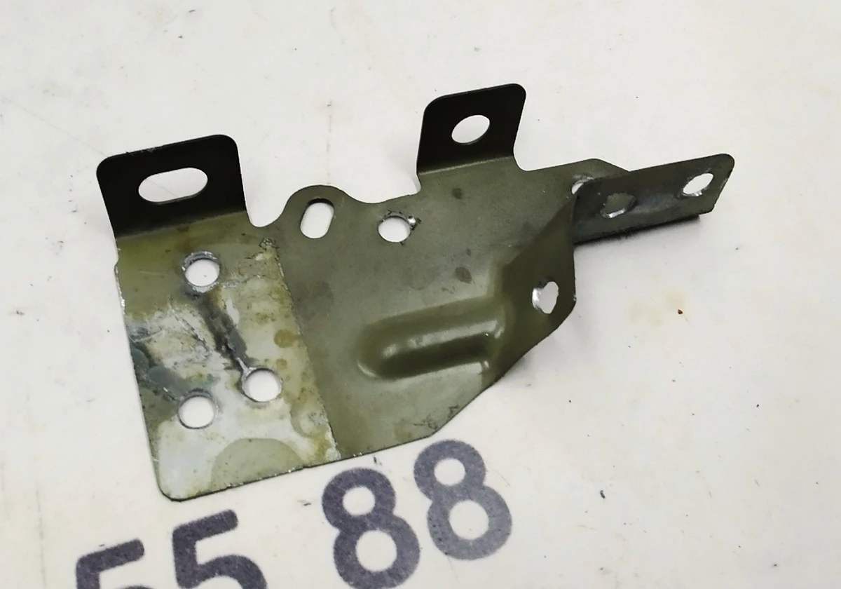 14 Чверть передня ліва кронштейн кріплення крила задній Tesla model 3 1088573-S0-A