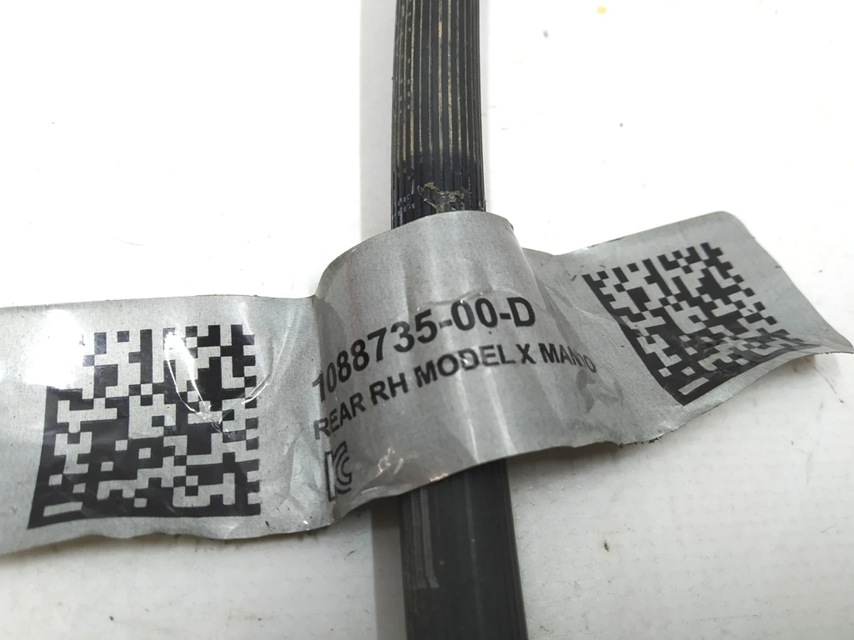 1 Шланг гальмівний задній правий MANDO Tesla model X 1088735-00-D