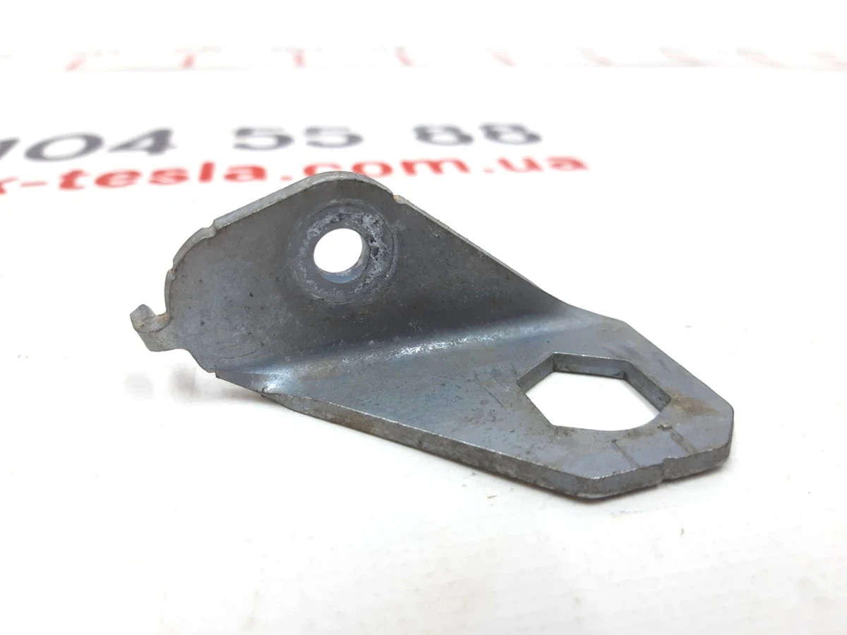 7 Brake hose mounting bracket rear right Tesla model X 1088735-00-D