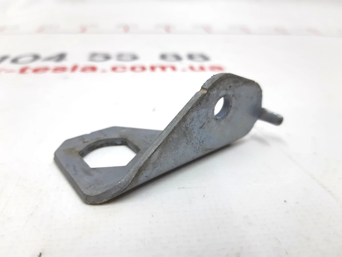 7 Brake hose mounting bracket rear right Tesla model X 1088735-00-D
