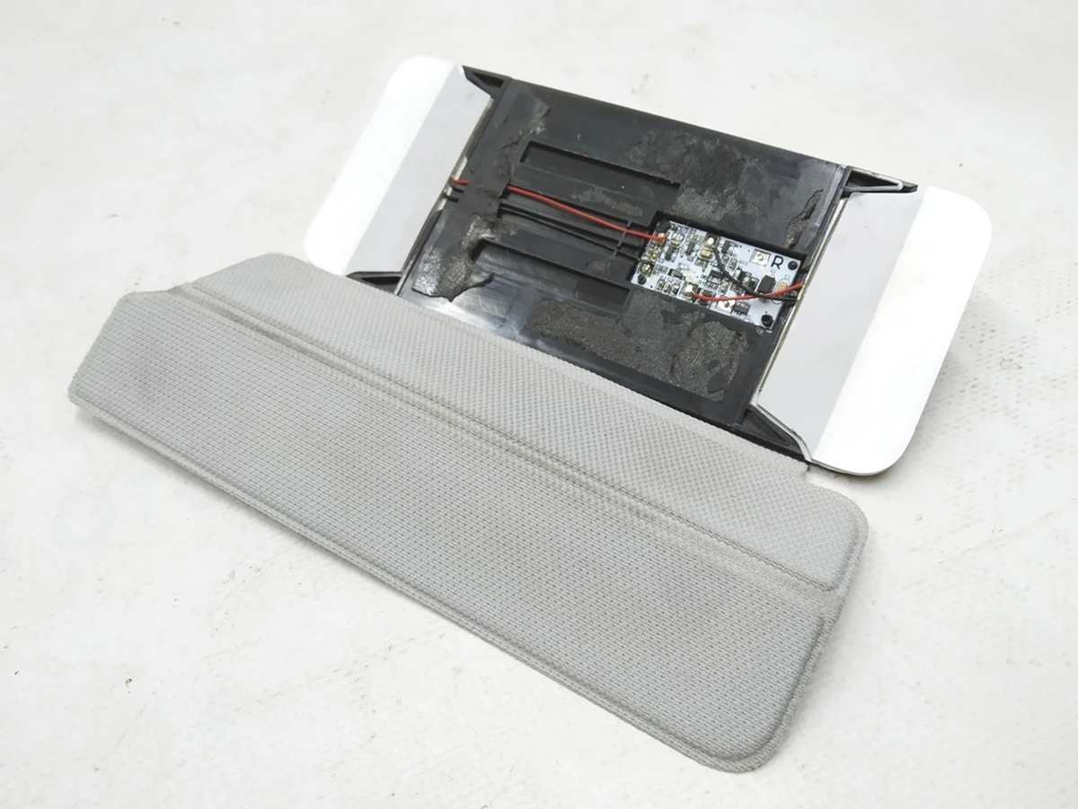 2 Подсветка козырька солнцезащитного правого с кронштейном и магнитом в сборе Tesla model 3 1088740-01-I