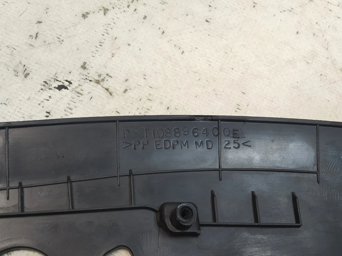 5 Накладка декоративна сидіння водія нижня ліва (пошкодження) Tesla model 3, model Y 1088964-00-G