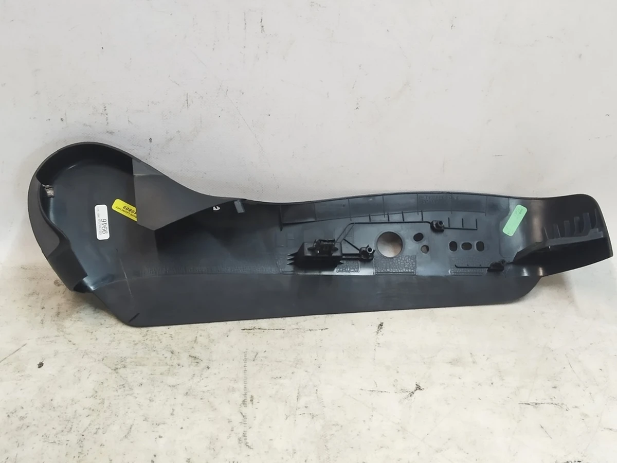5 Накладка декоративна сидіння водія нижня ліва (пошкодження) Tesla model 3, model Y 1088964-00-G
