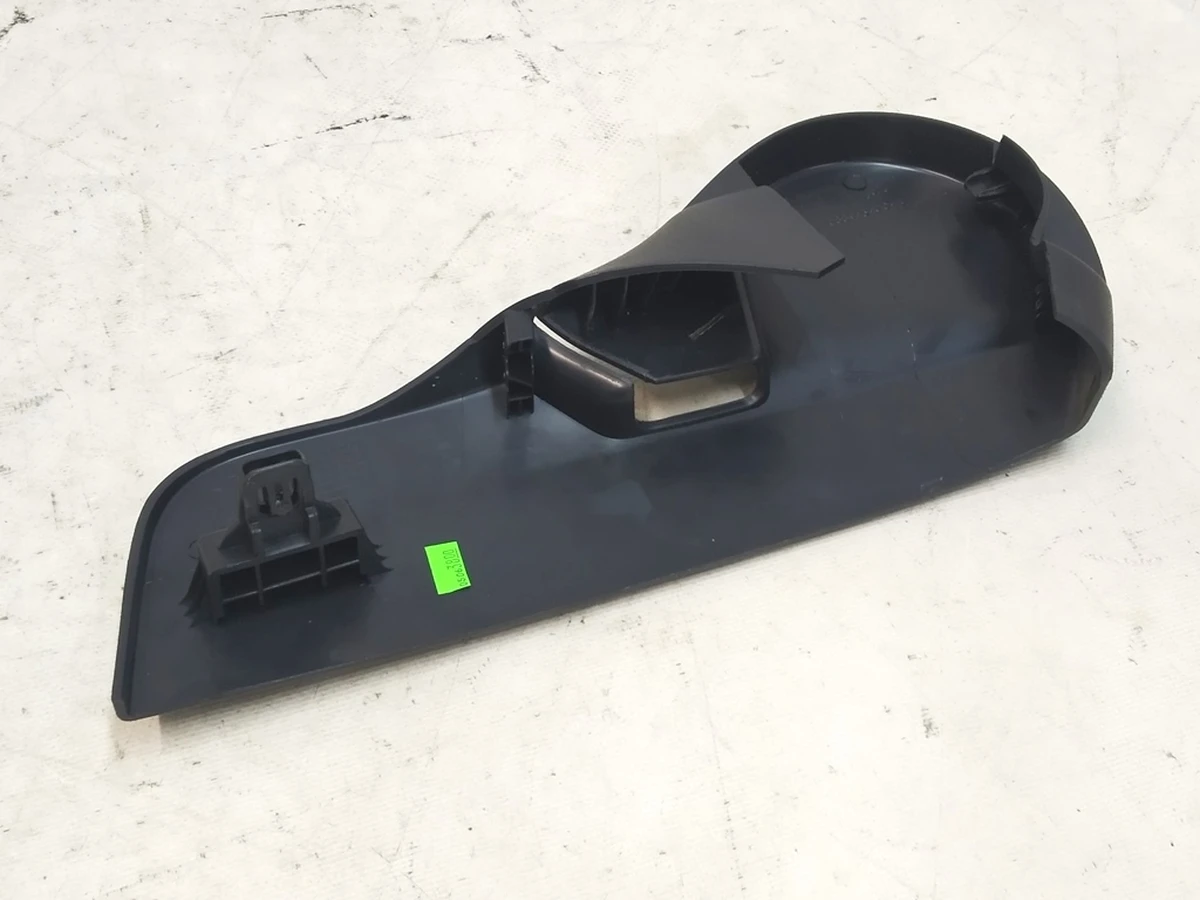 Накладка декоративная сиденья водителя нижняя правая Б/У Tesla Model 3, Model Y 1557725-00-E