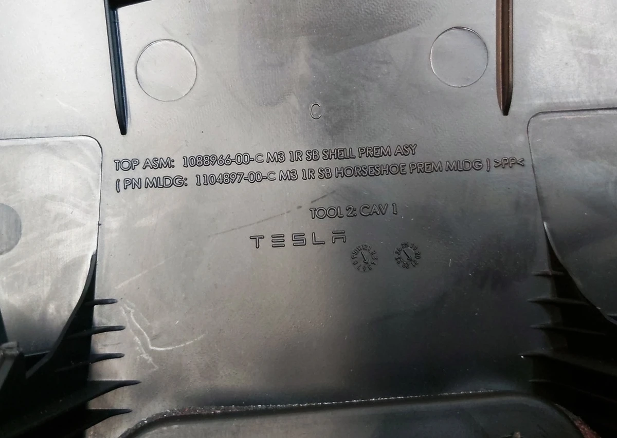 1 1ST ROW SEATBACK SHELL ASSEMBLY 1104897-00-C Tesla Model 3, Model Y 1088966-00-D
