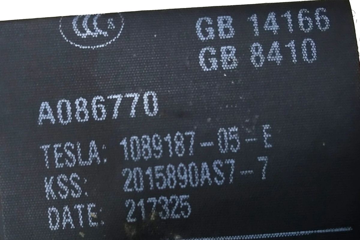 2 Ремінь безпеки 2-го ряду сидінь 60/40 центральний (BLACK) Tesla model X 1089187-05-F