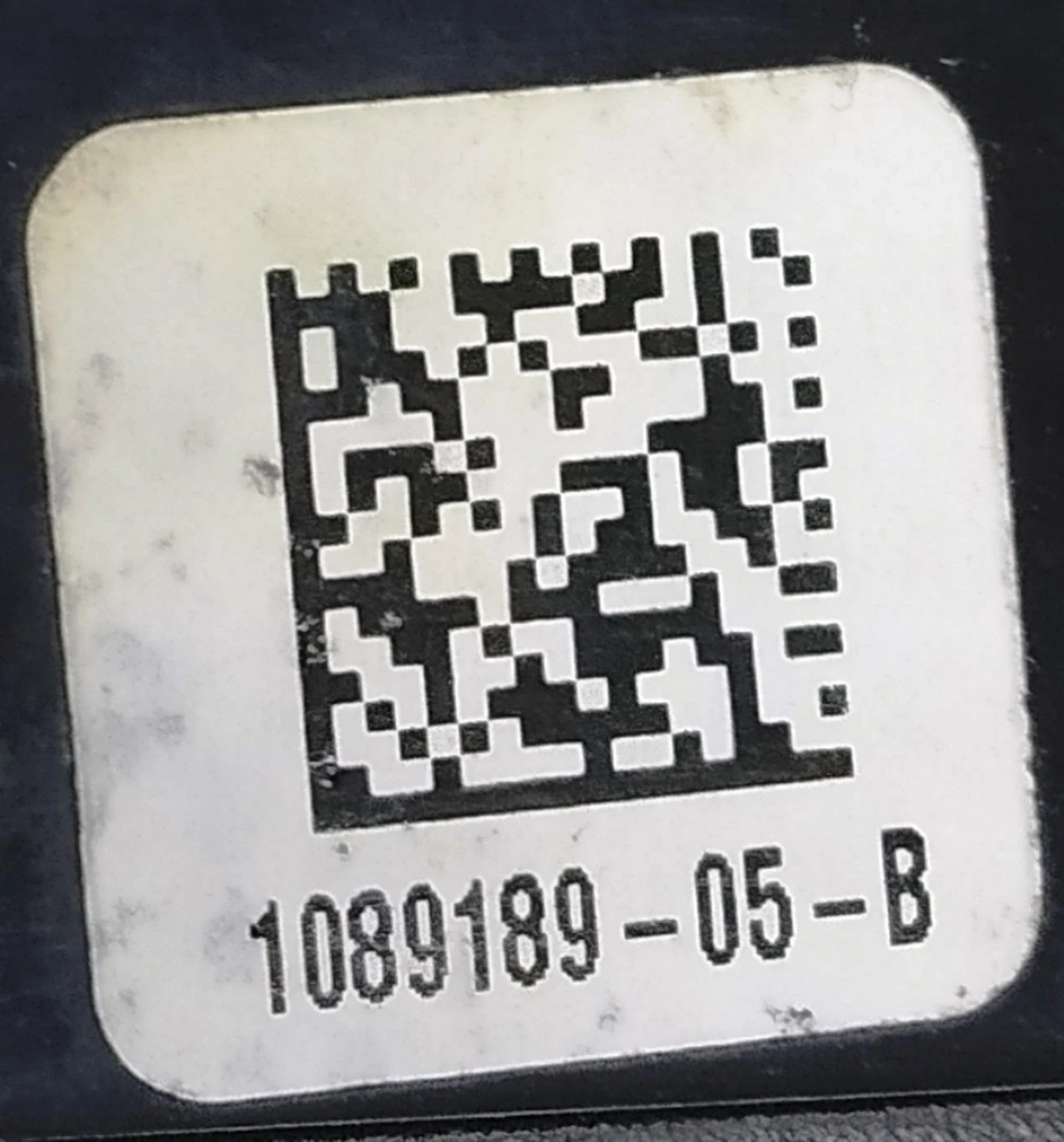 3 Замок ременя безпеки 2-го ряду сидінь 60/40 правий / центральний (BLACK) (з подряпинами) Tesla model X 1089189-05-B