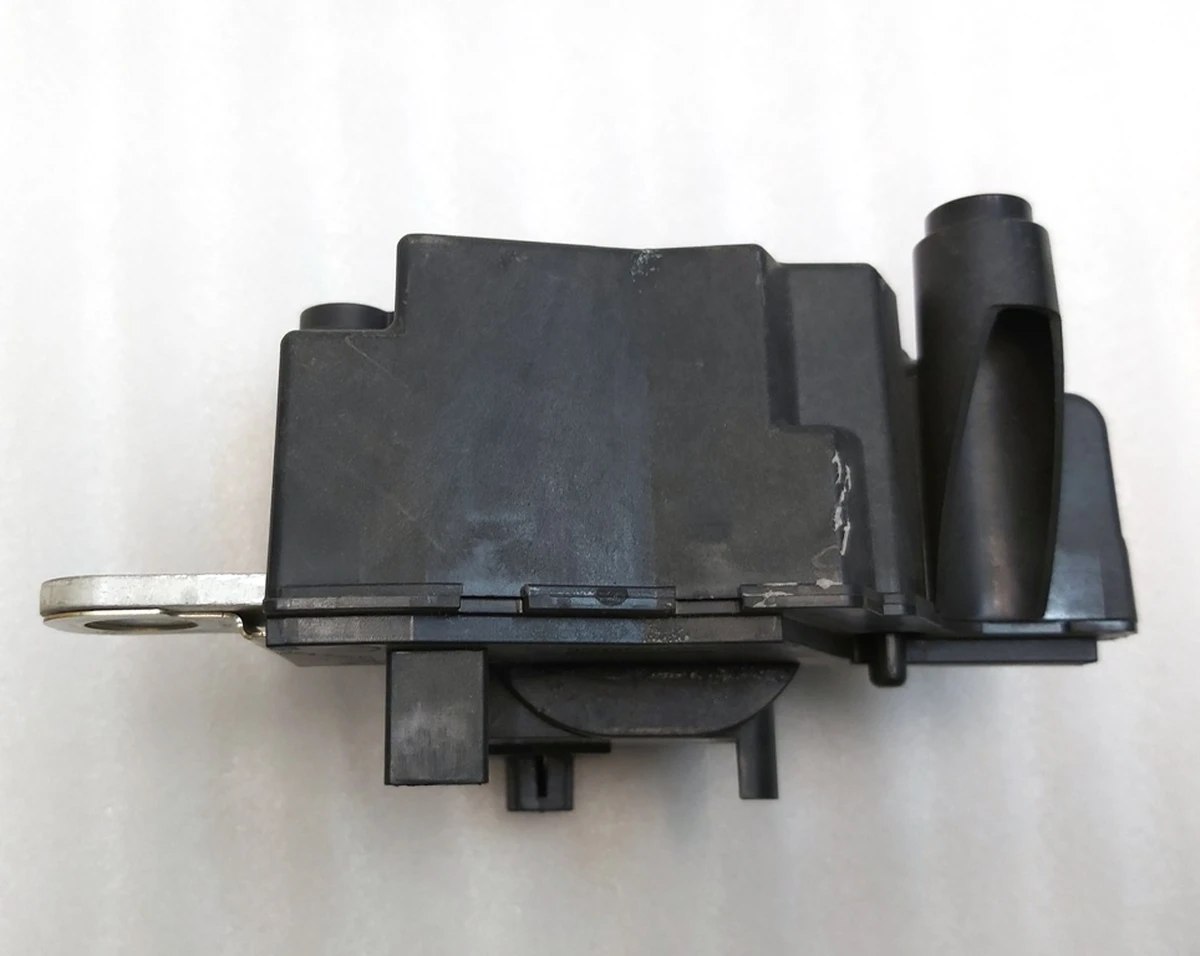 12 Контактор основної батареї у зборі Tesla model 3, model 3 Jan 2024, model Y 1089334-00-J