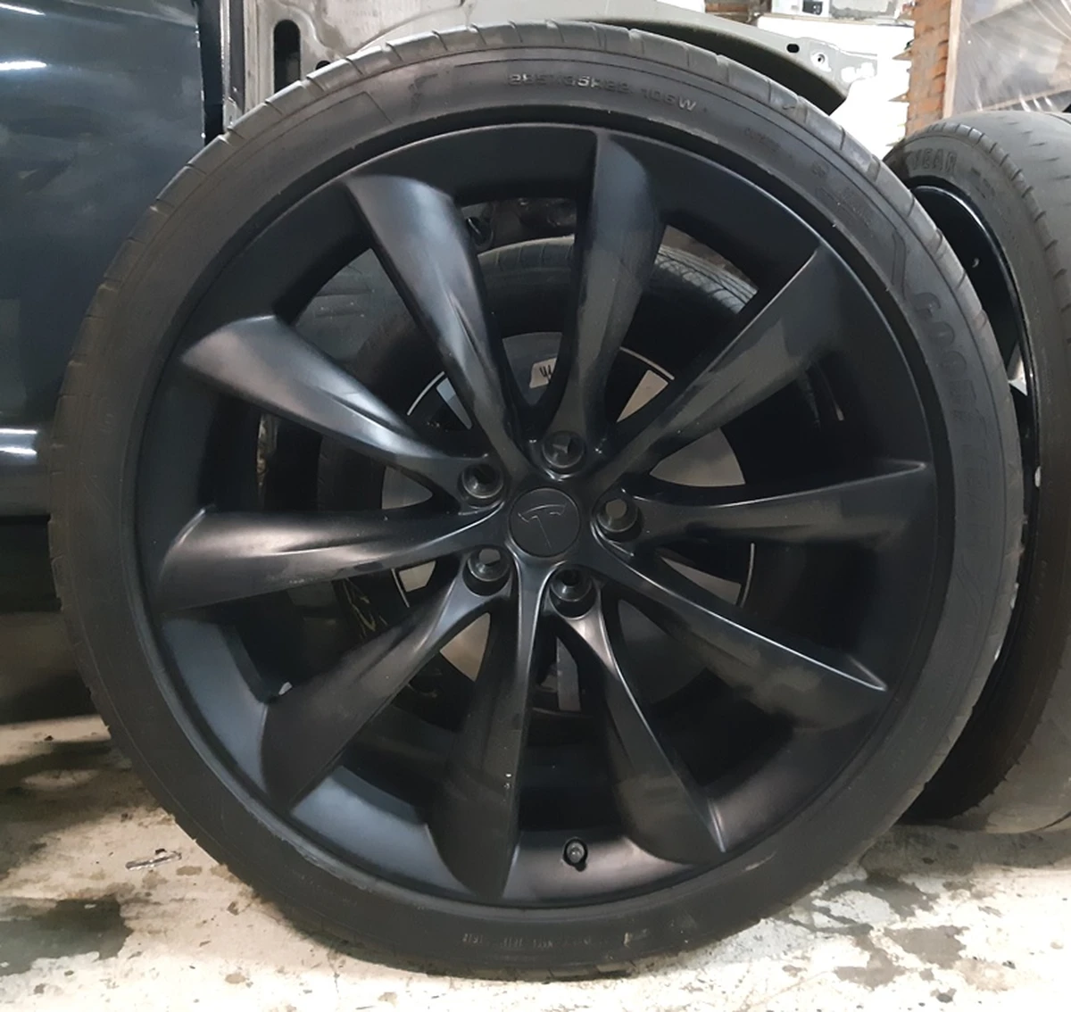 3 Rear wheel assembly 22x10 TURBINE BLACK Tesla model X 1089366-00-C