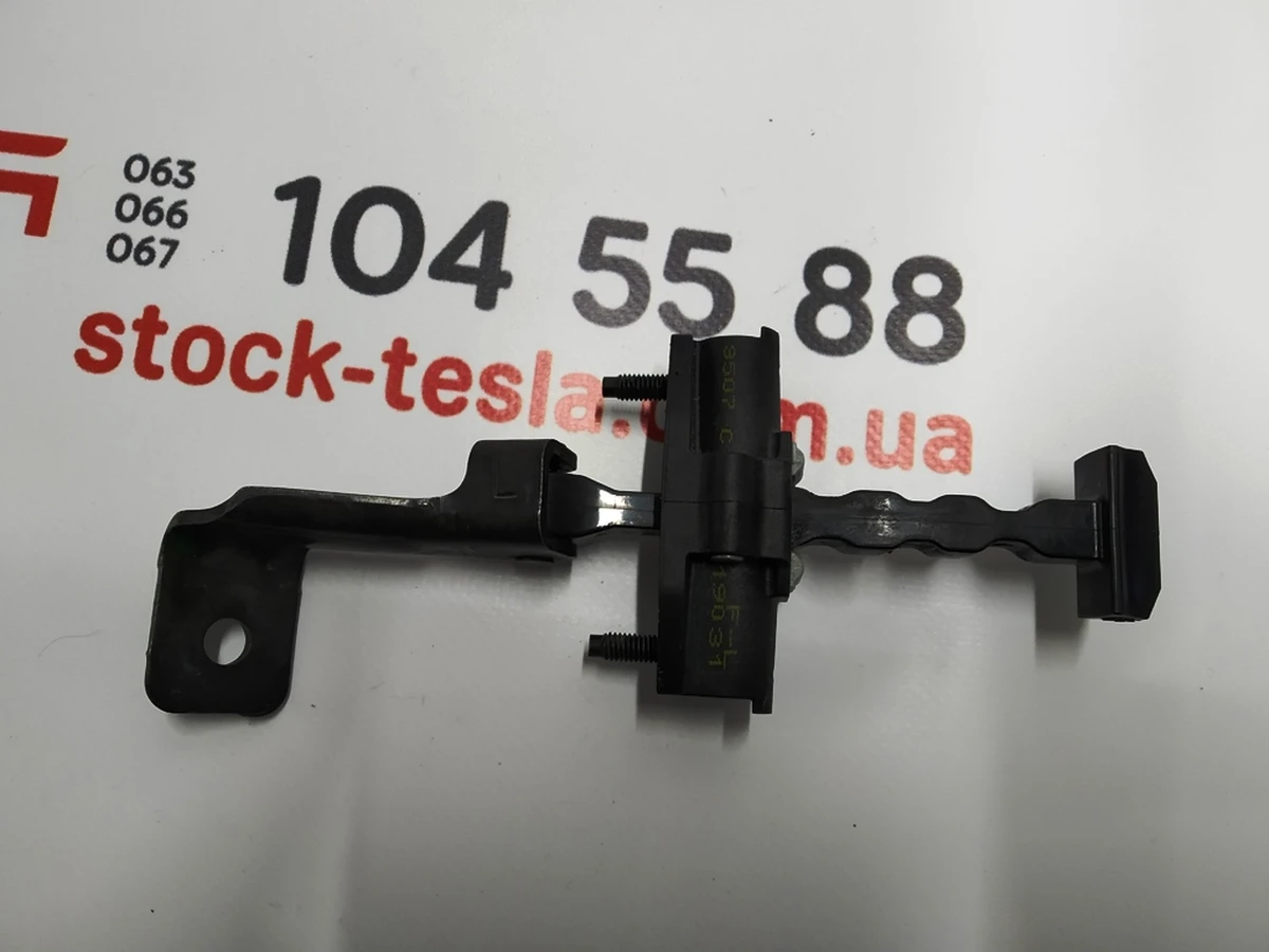7 Ограничитель двери передней левой Tesla model 3 1089507-00-D