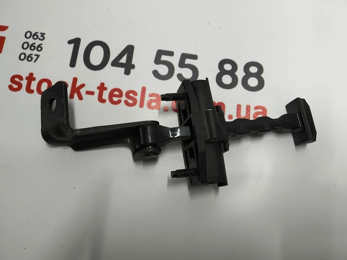 7 Ограничитель двери передней левой Tesla model 3 1089507-00-D