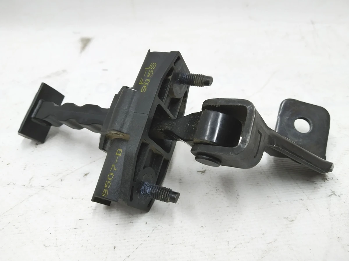 7 Обмежувач дверей передньої лівої Tesla Model 3, Model 3 Jan 2024 1089507-00-D