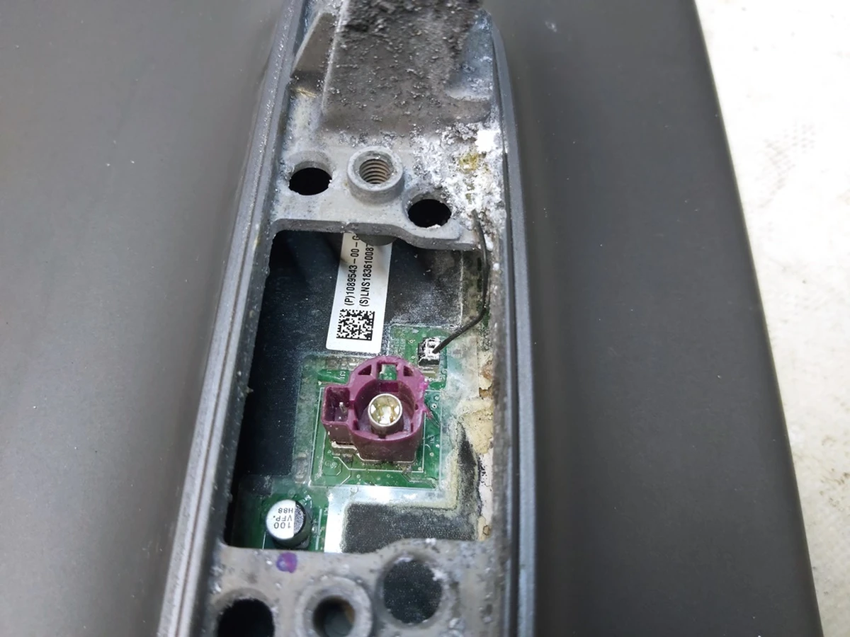 1 Дисплей з тачскрином некондиція Tesla model 3 1089543-00-H