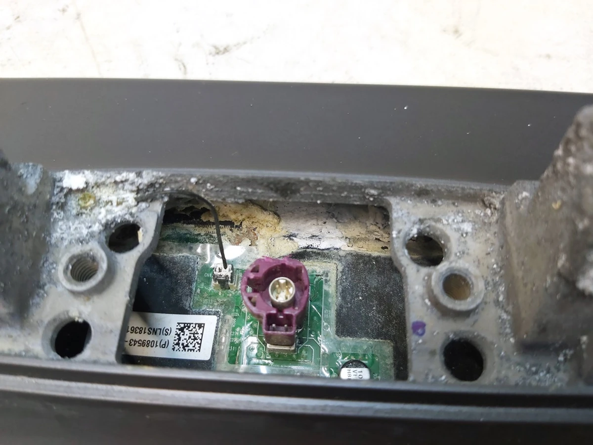 1 Дисплей з тачскрином некондиція Tesla model 3 1089543-00-H