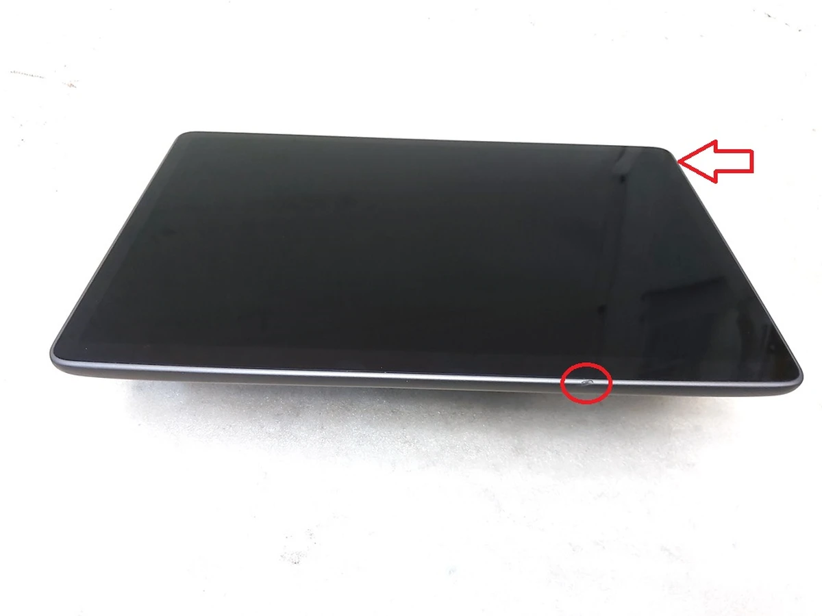 1 Дисплей з тачскрином з пошкодженням корпусу екрану, повітряні бульбашки Tesla model 3, Y 1089543-00-H