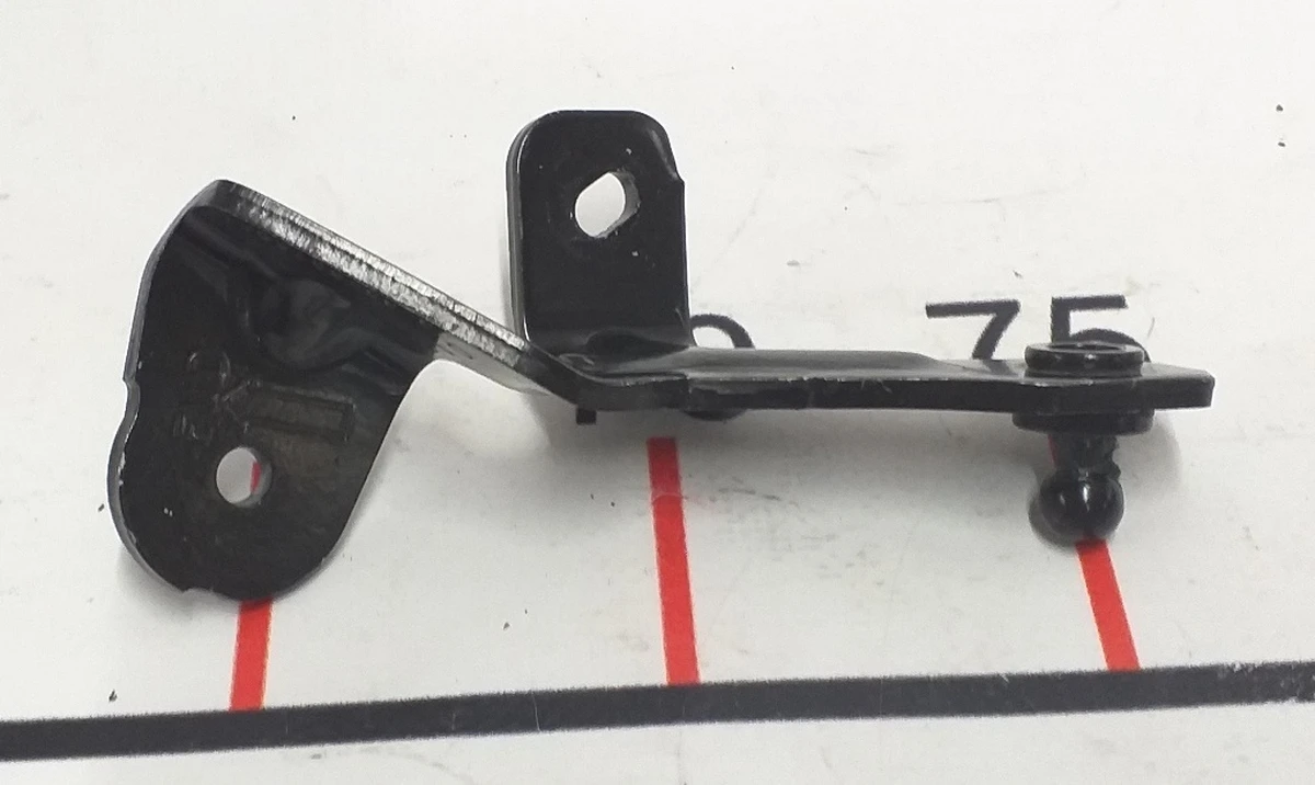 4 Кронштейн амортизатора капота нижній правий Tesla model 3 1089586-00-C