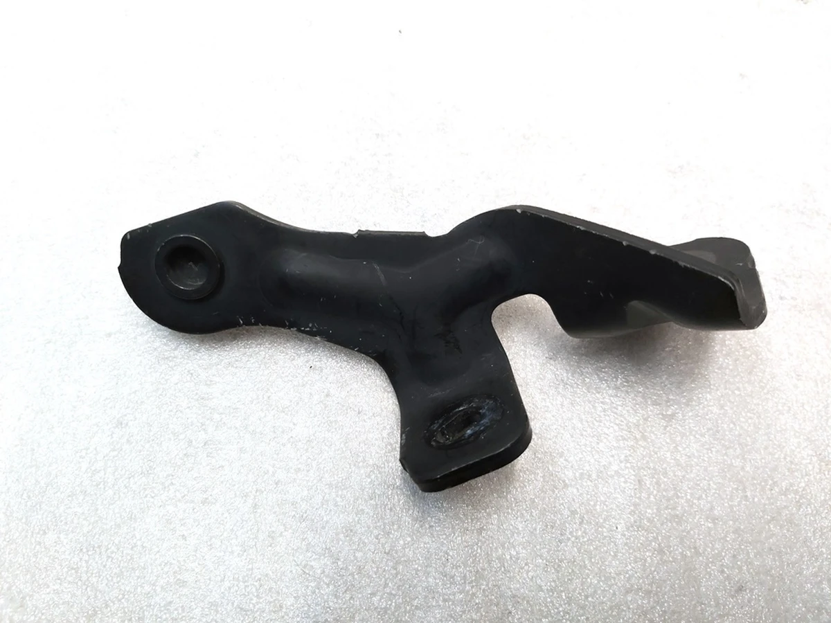 4 Кронштейн амортизатора капота нижній правий Tesla model 3 1089586-00-C