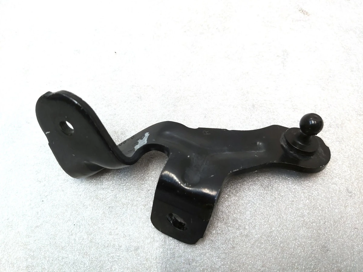 4 Кронштейн амортизатора капота нижній правий Tesla model 3 1089586-00-C