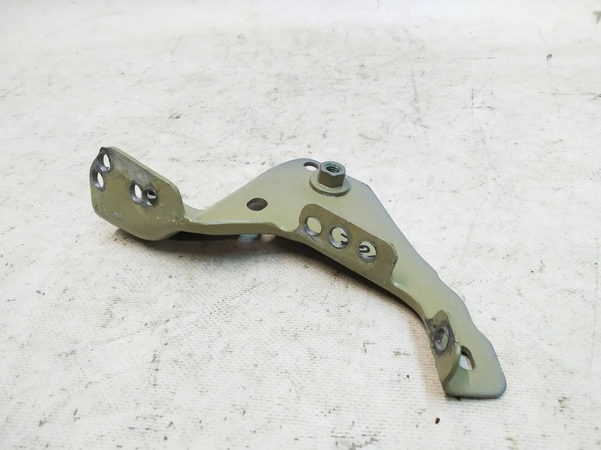 4 Кронштейн стакана лівого для балки посиленої поперечної Tesla model Y 1089623-S0-A