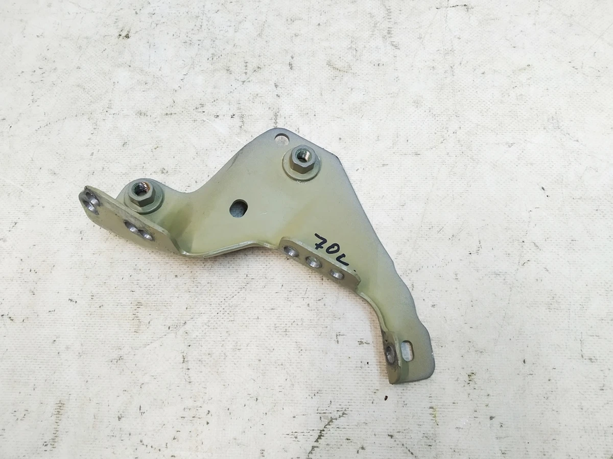 4 Кронштейн стакана лівого для балки посиленої поперечної Tesla model Y 1089623-S0-A