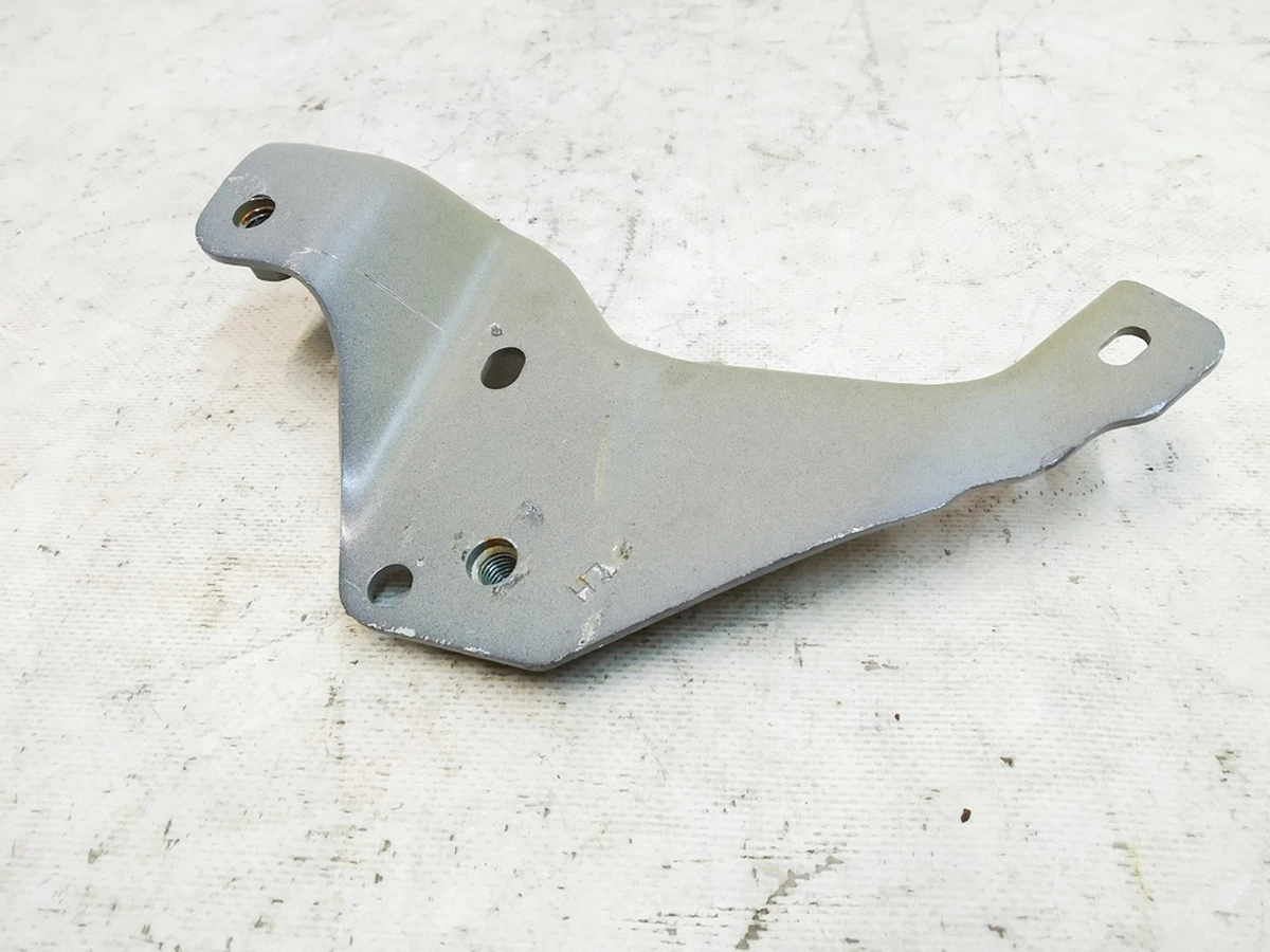 4 Кронштейн стакана лівого для балки посиленої поперечної Tesla model Y 1089623-S0-A