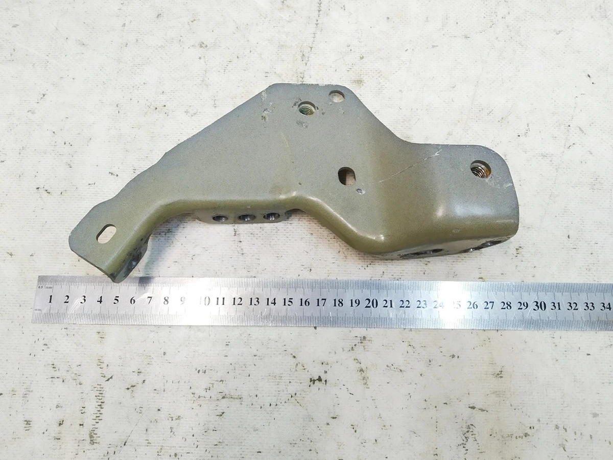 4 Кронштейн стакана лівого для балки посиленої поперечної Tesla model Y 1089623-S0-A